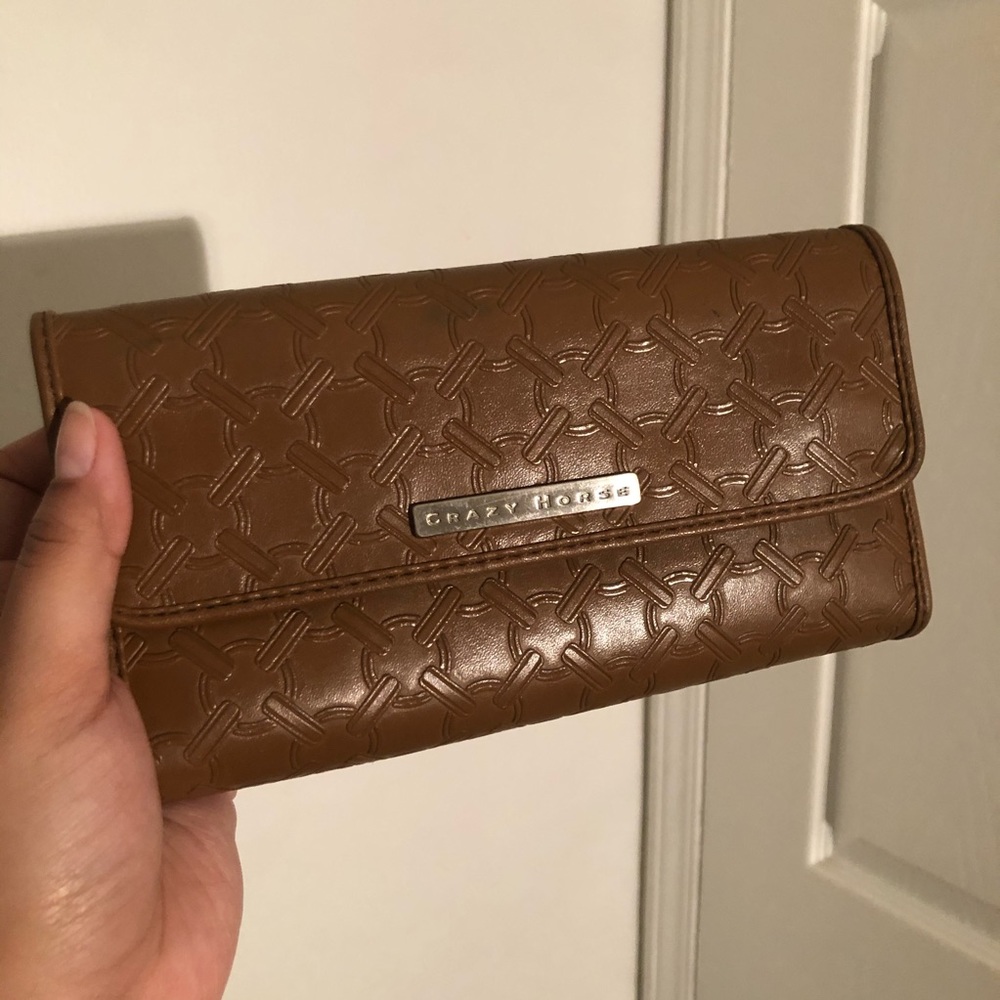 Liz Claiborne ‘Crazy Horse’ Wallet ✨